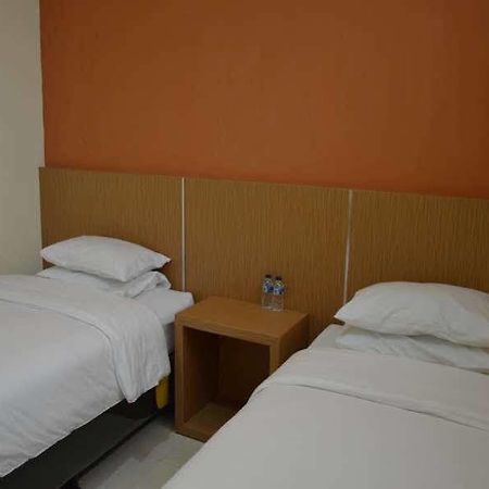 Oyo 1631 Aristo Home 马卡萨 外观 照片